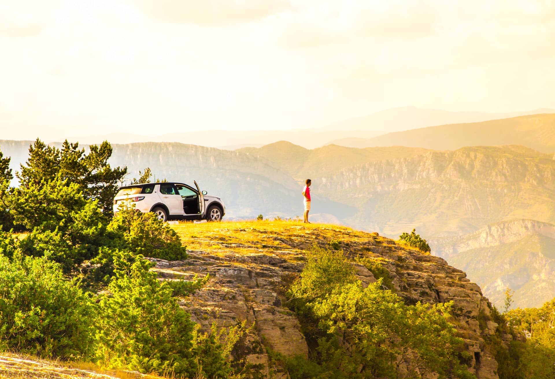 Wunderschöner Ausblick auf die Klippen während eines Roadtrips in Spanien.