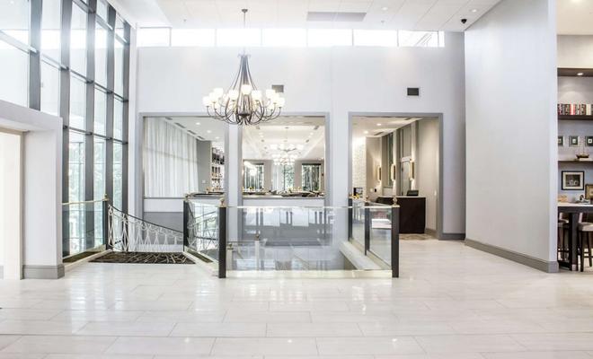 DoubleTree by Hilton Hotel Charlottesville