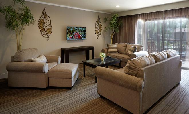 DoubleTree by Hilton Hotel Claremont