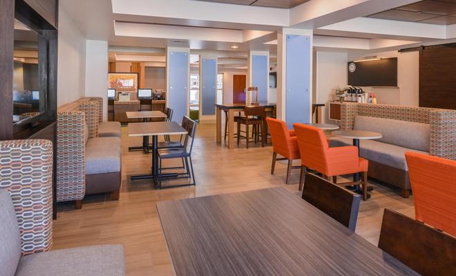 Holiday Inn Express Hotel & Suites Urbana-Champaign (U OF I Area)