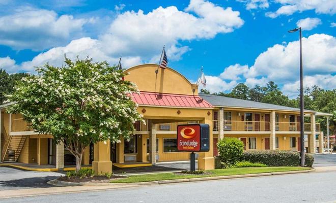 Econo Lodge Inn & Suites at Ft. Benning