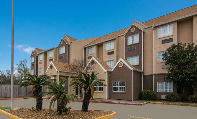 Americas Best Value Inn & Suites - Lake Charles / I-210 Exit 5
