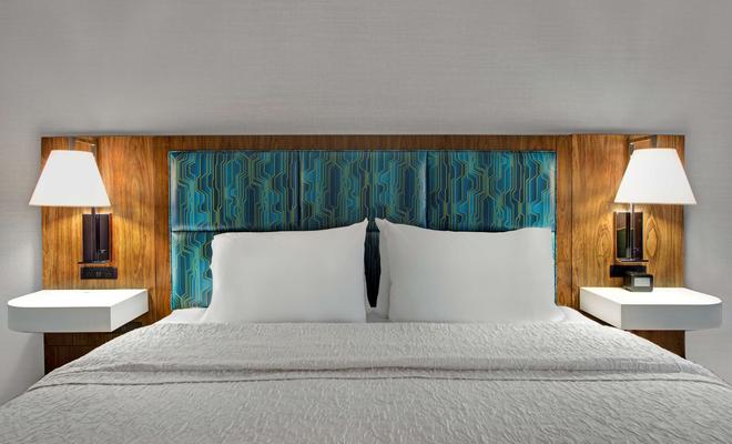 Hampton Inn & Suites Syracuse Erie Blvd/I-690