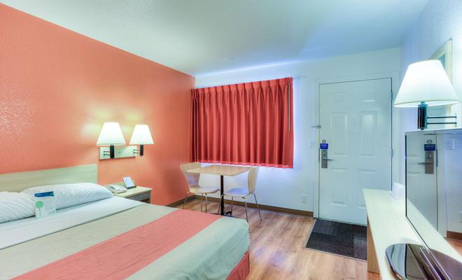 Motel 6 Portland South Lake Oswego Tigard