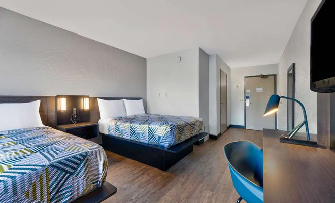 Days Inn Oak Creek/Milwaukee Airport