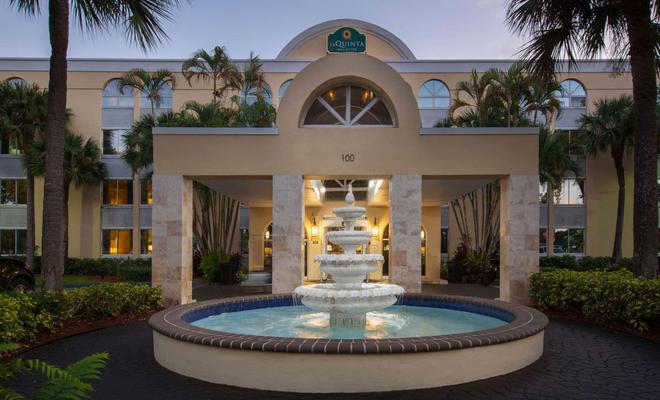 La Quinta Inn & Suites Deerfield Beach I-95