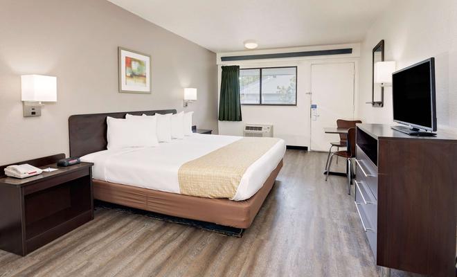 Travelodge College Park