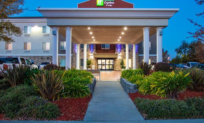 Holiday Inn Express Hotel & Suites Roseville - Galleria Area