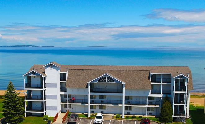 Quality Inn & Suites Beachfront