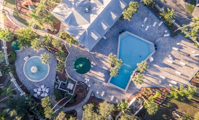 Tropical Palms Resort