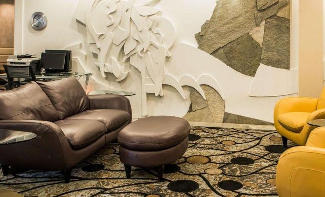 Comfort Suites