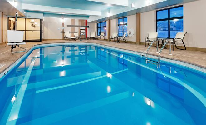 Holiday Inn Express Hotel & Suites York NE - Market Street