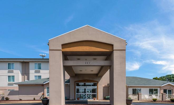 Sleep Inn & Suites