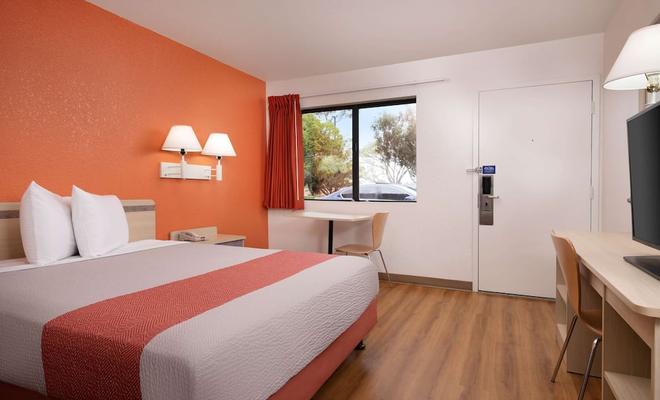 Motel 6 Santa Maria