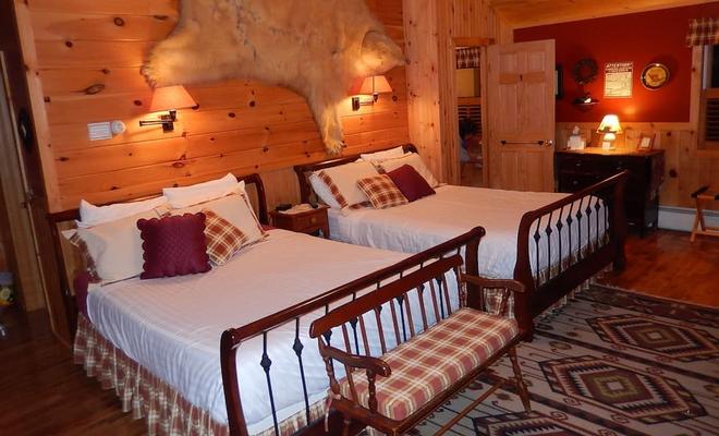 Kiwassa Lake Bed & Breakfast and Cabins