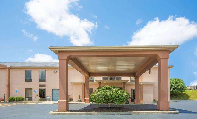Howard Johnson Express Inn - Beckley