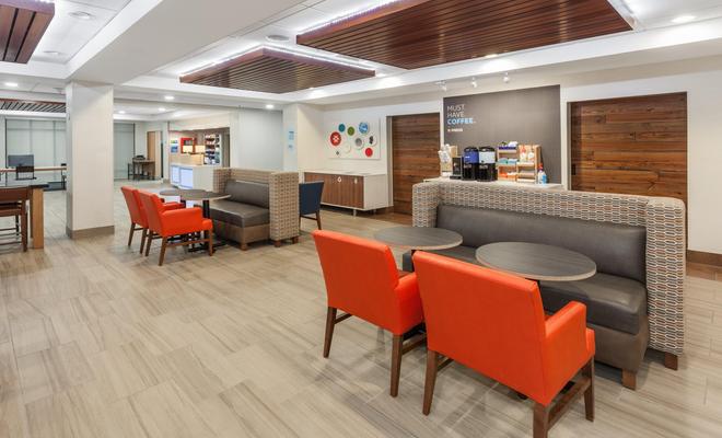 Holiday Inn Express Hotel & Suites Tilton - Lakes Region