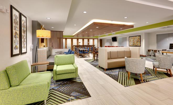 Holiday Inn Express Hotel & Suites Mitchell