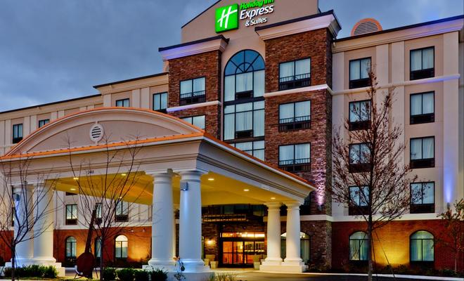 Holiday Inn Express Hotel & Suites Nashville-Opryland