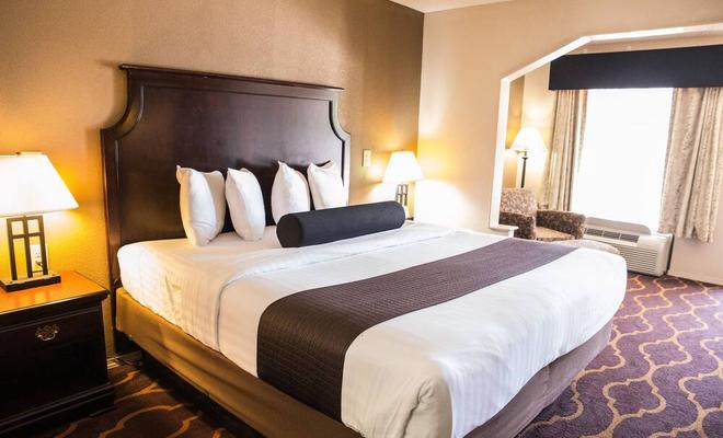 Mockingbird Inn & Suites