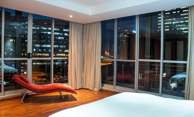 Circa On The Square Hotel