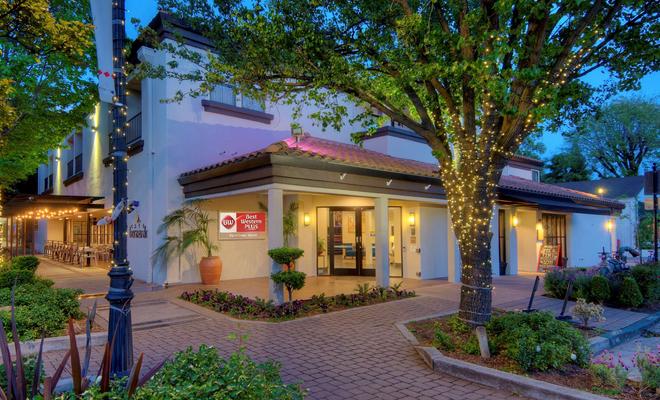 Best Western Plus Palm Court Hotel