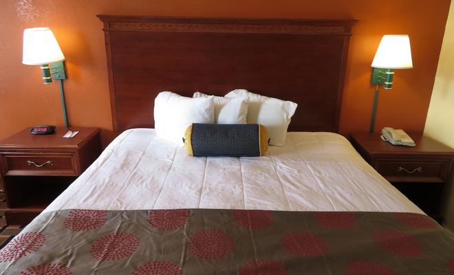 Royal Crest Inn Medford
