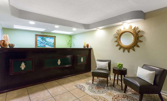 Howard Johnson Express Inn - Tallahassee
