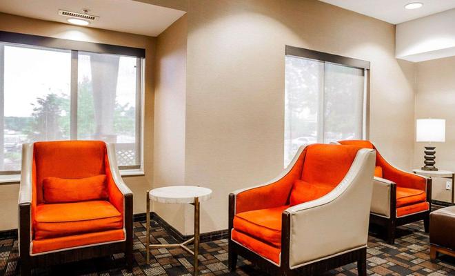Comfort Suites