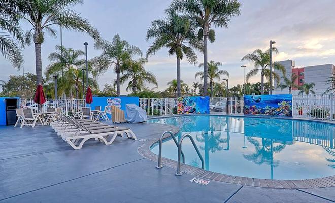 Motel 6 Los Angeles LAX