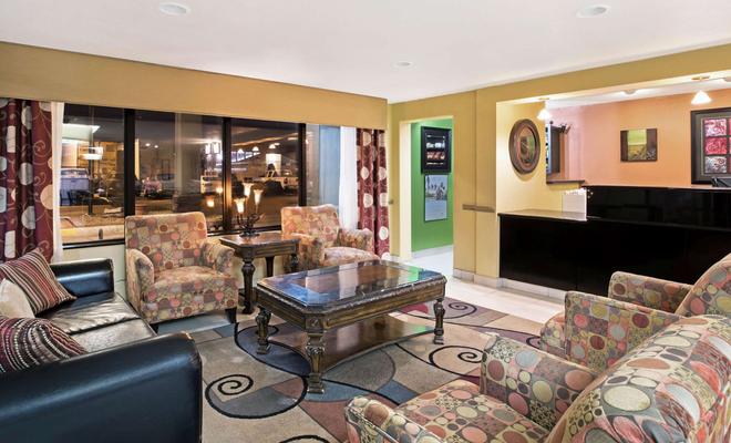 La Quinta Inn & Suites Salina