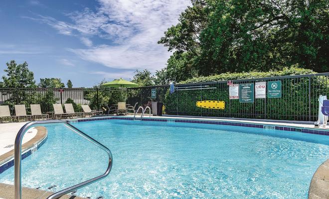 La Quinta Inn & Suites Warwick Providence Airport