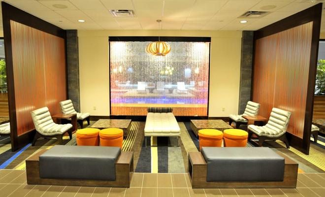 Holiday Inn Hotel & Suites Charleston West