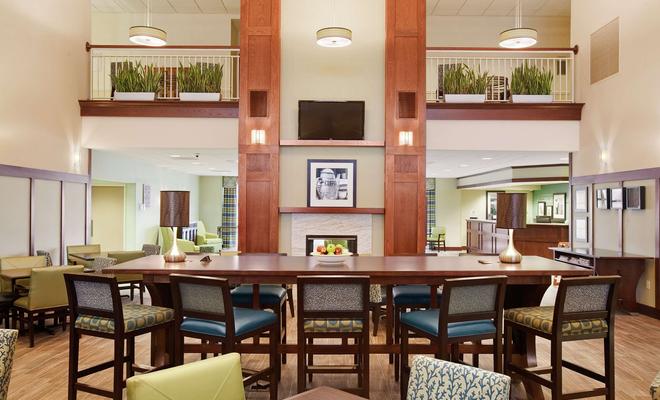 Hampton Inn & Suites Providence/Warwick-Airport