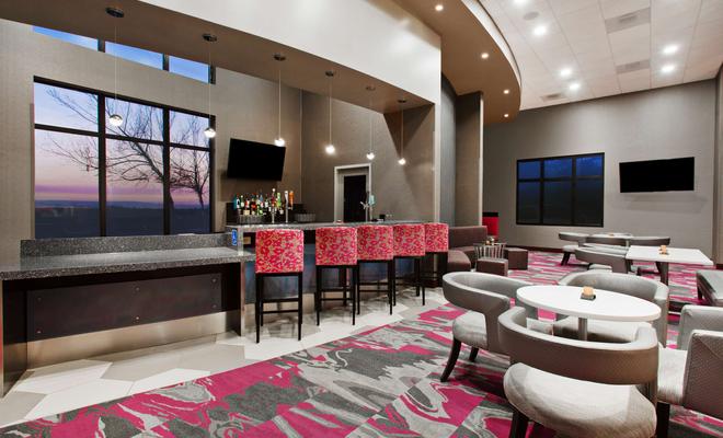 Hampton Inn & Suites Oakland Airport-Alameda