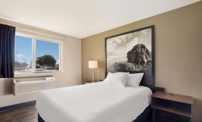 Super 8 Sparks/Reno Area