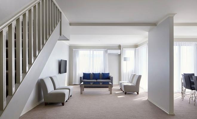 Pinnacle Apartments