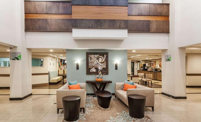 Wingate by Wyndham Schaumburg / Convention Center