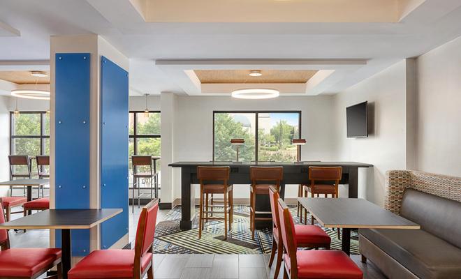 Holiday Inn Express Hotel & Suites Greenville-Downtown