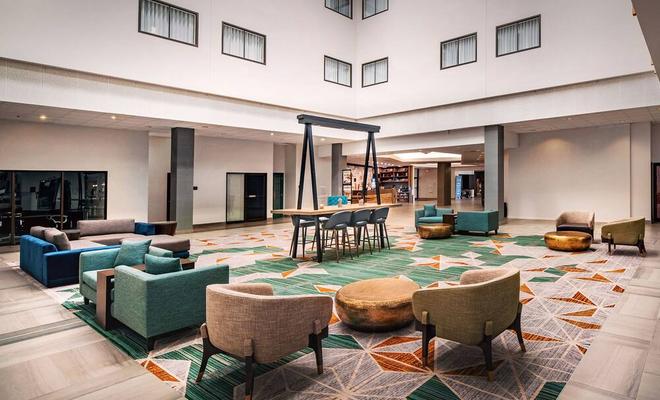 Radisson Paper Valley Hotel
