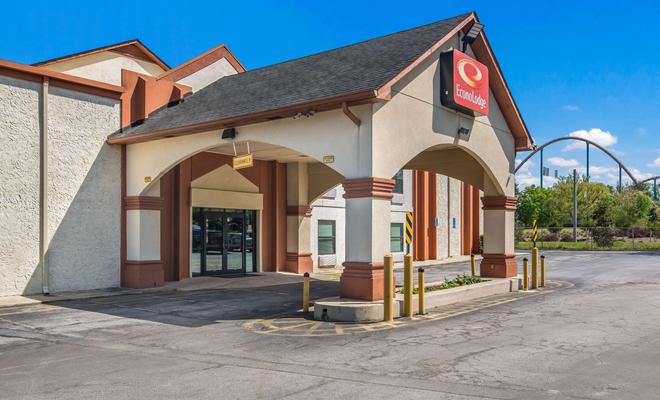 Econo Lodge At Six Flags