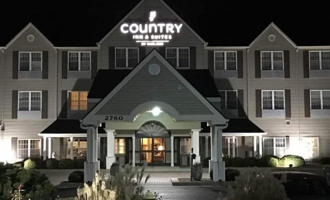 Country Inn & Suites By Carlson, Salina, KS