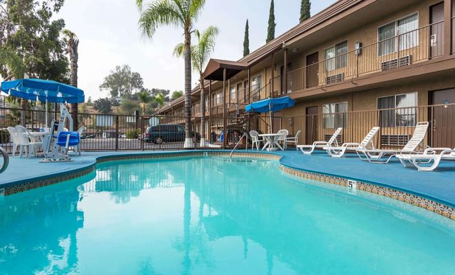 Days Inn San Bernardino/Highland Ave.