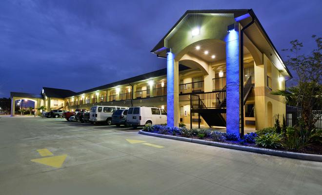 Americas Best Value Inn & Suites - Lake Charles / I-210 Exit 11
