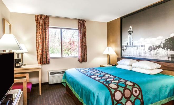 Super 8 Liverpool/Clay/Syracuse Area