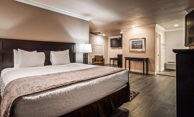 Best Western Plus Bishop Holiday Spa Lodge