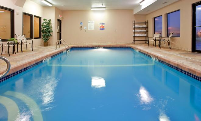 Holiday Inn Express Hotel & Suites Kansas City-Liberty (Hwy 152)