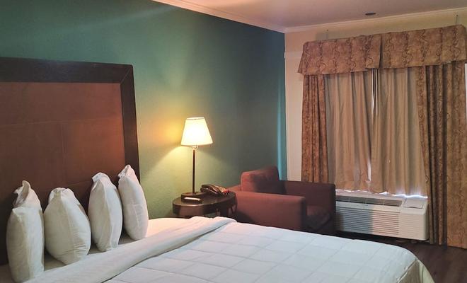 Deerfield Inn & Suites