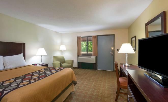 Super 8 White River Junction