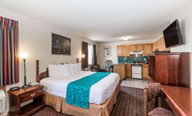 Howard Johnson Express Inn - Wichita